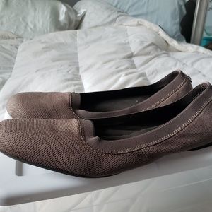 Brown ballet flats